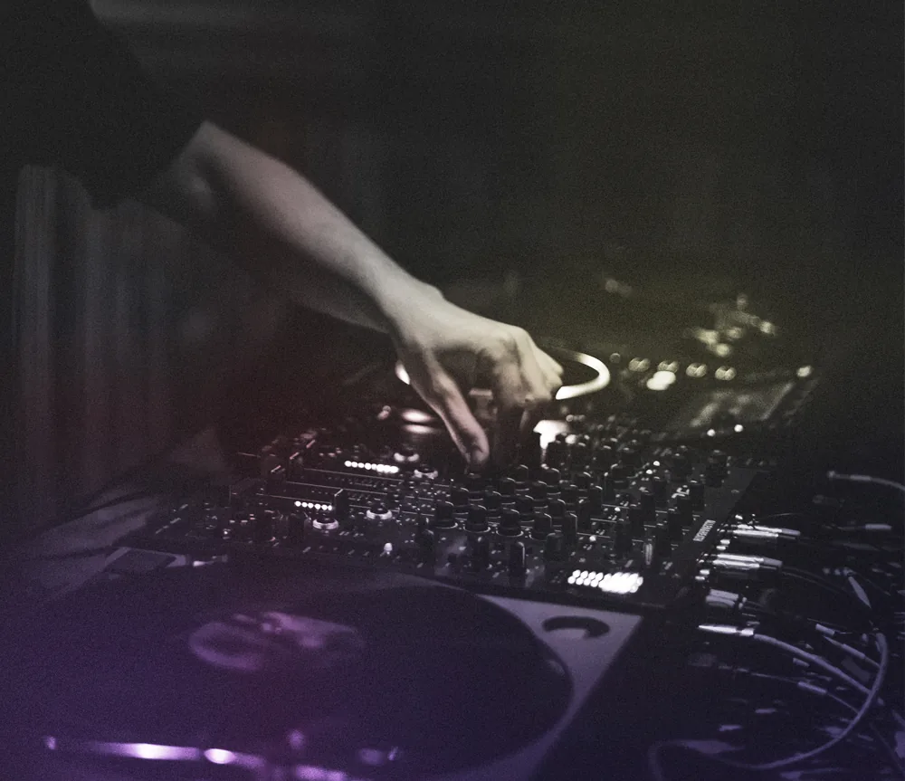 dj playing music